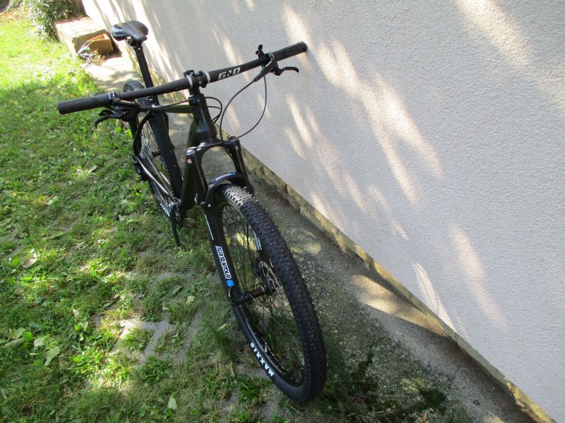 Nové 29" kolo Maxbike M909 19", vidlice Suntour Raidon RL-R air, Shimano SLX 1x12, BOOST pevné osy