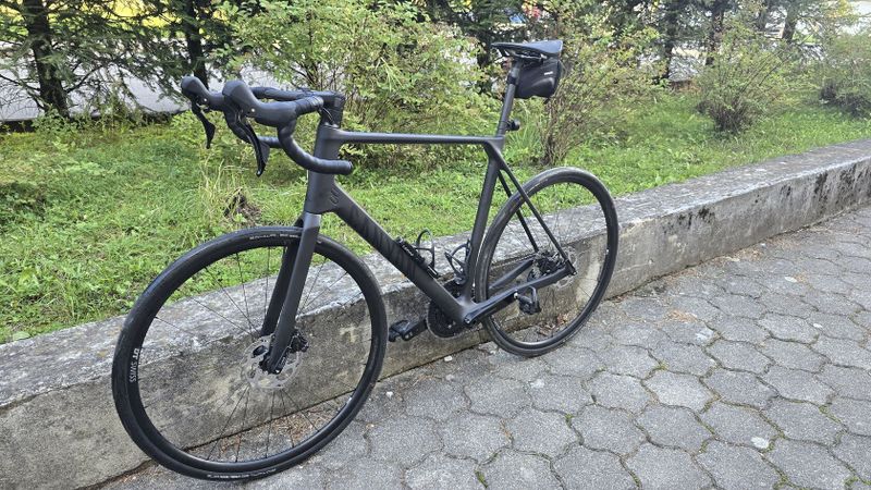 Nové silniční kolo Canyon Endurace CF 7 2024 Shimano 105, velikost XL, 8,94 kg, najeto 220 km