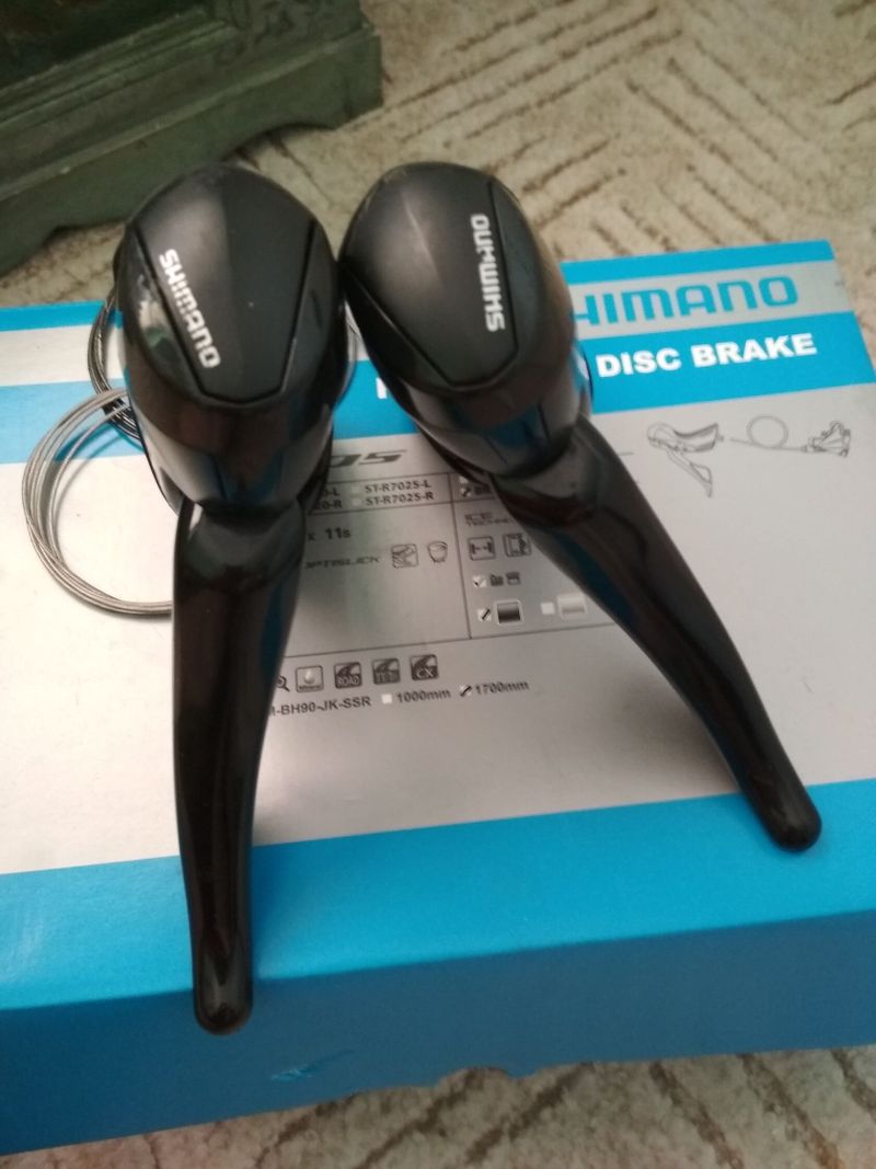 Řadící brzdové páky shimano RS-505