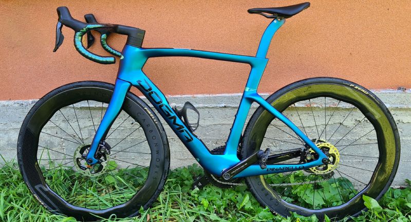 Pinarello dogma F 2025