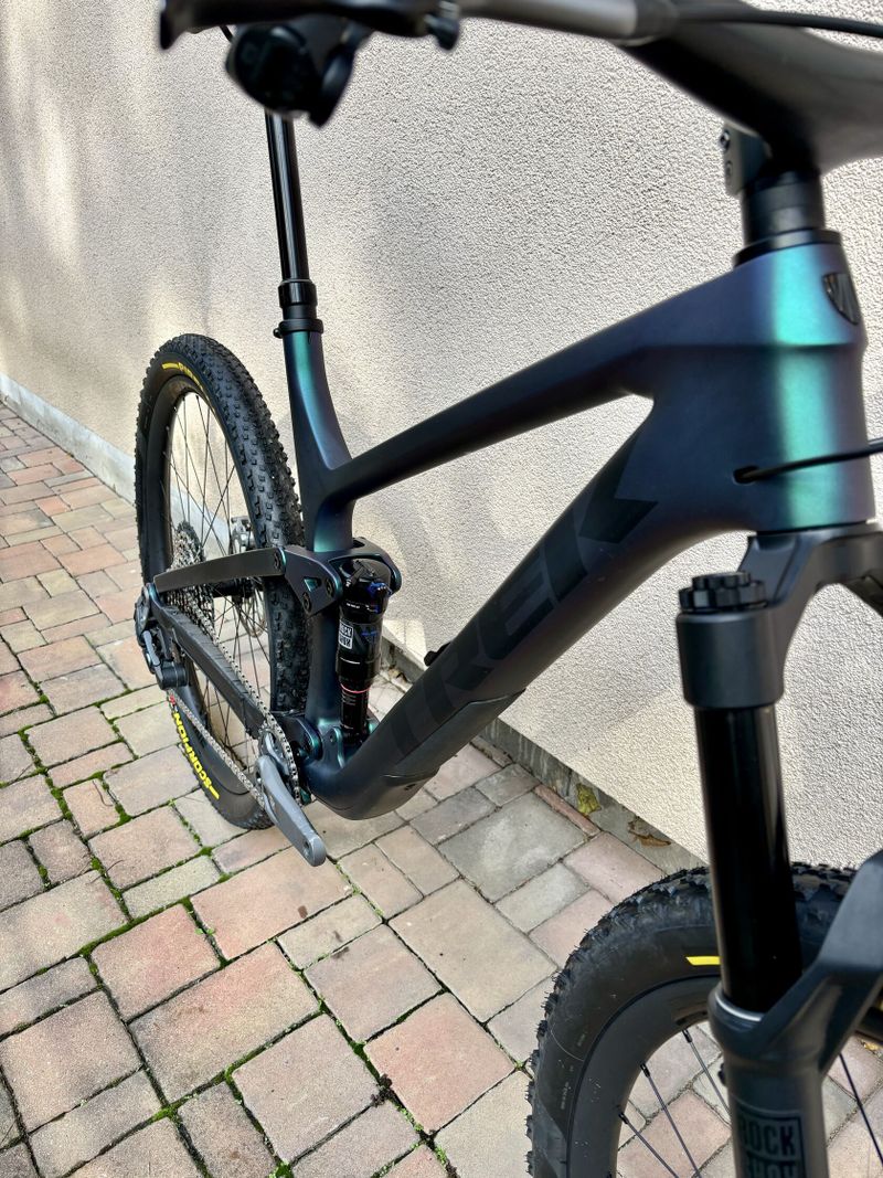 Trek Top Fuel 9.8 GX AXS T-Type Gen 3 ve velikosti XL