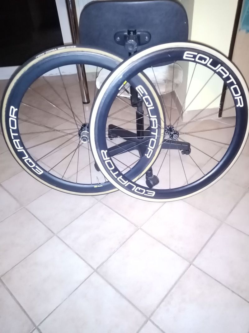 3x Karbon silniční kola klasická, ořech Shimano, rychloupínáky