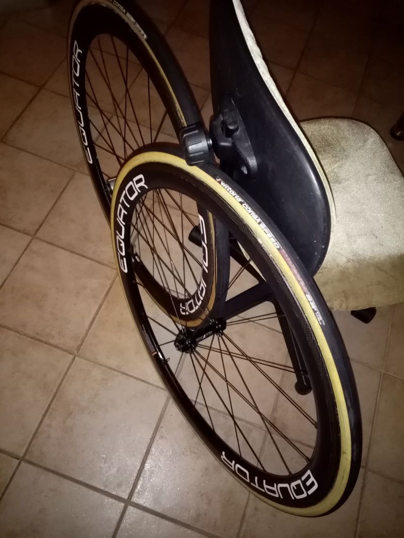 4x Karbon silniční kola klasické, ořech Shimano, rychloupínâky