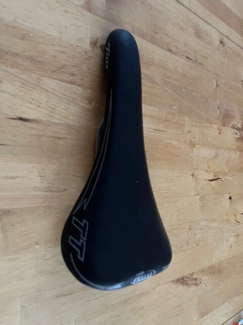 sedlo Selle Italia FLITE TT 165gr. titan ližiny, zachovalé