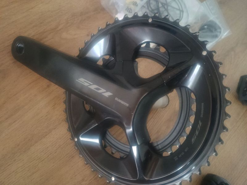 Prodám kompletní sadu Shimano 105 DI2, kliky 172,5, převodník 50-34, kazeta 11-34