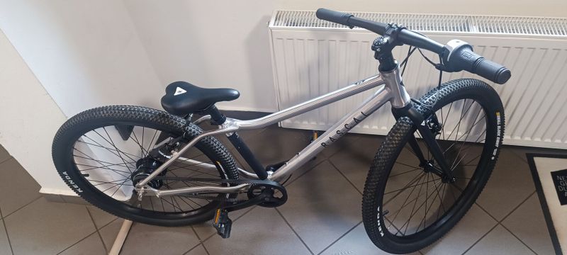 RASCAL BIKES - 24" titanová (5rychlostní)