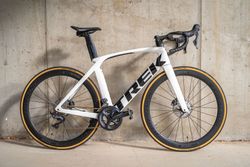 Závodní silniční kolo TREK Madone SL 6, vel. 56