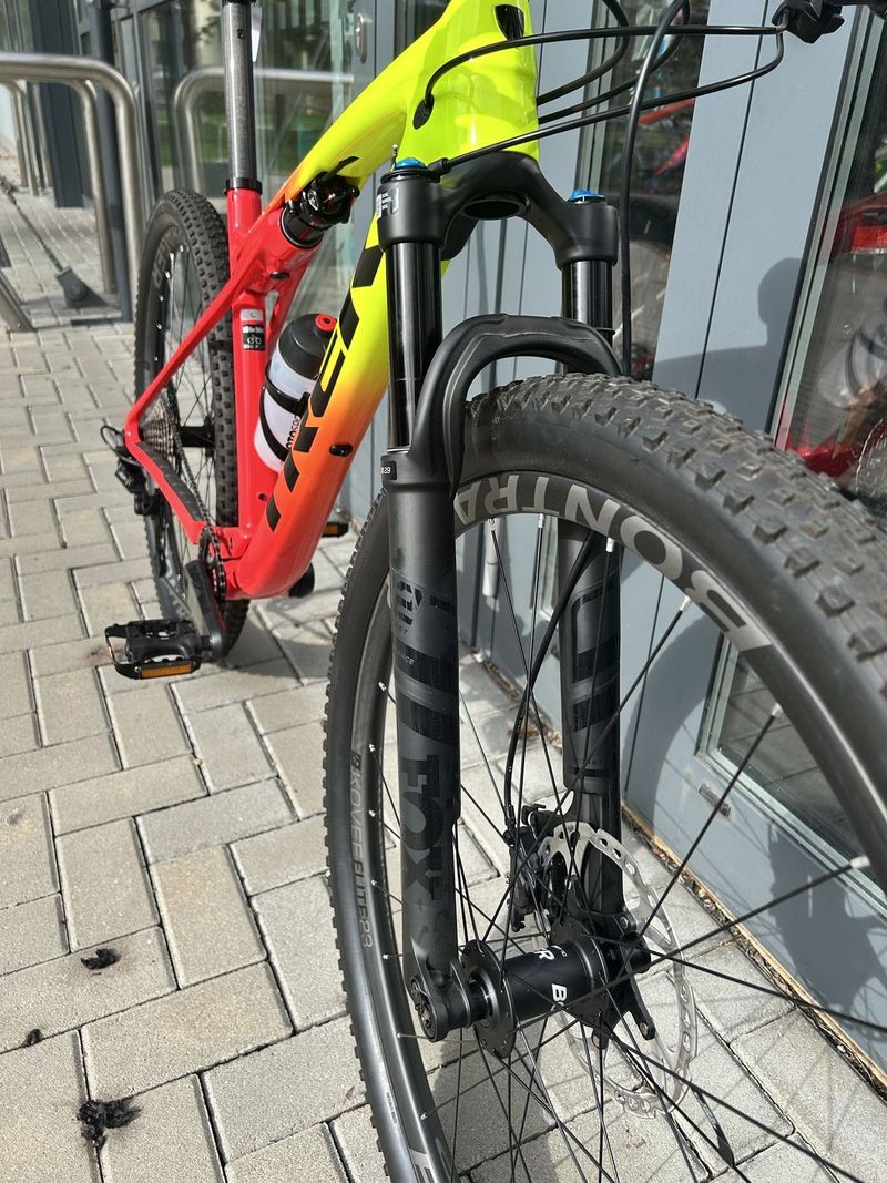 TREK Supercaliber 9.8 XT gen.1