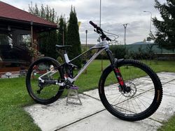 Mondraker Superfoxy Carbon R