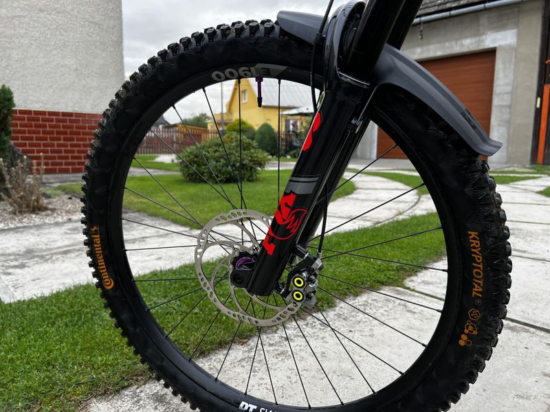 Mondraker Superfoxy Carbon R