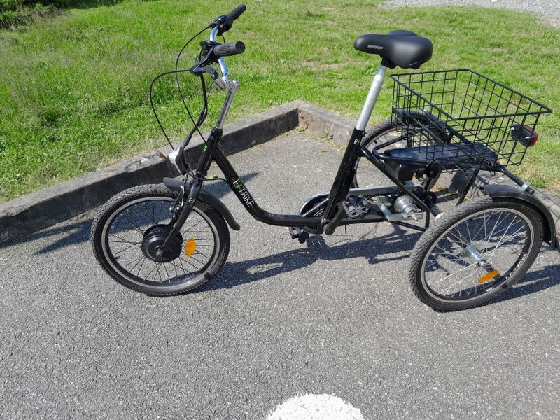 Prodám - Elektro tříkolka Apache Etrike 20" černá