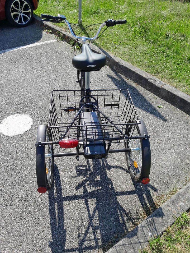 Prodám - Elektro tříkolka Apache Etrike 20" černá