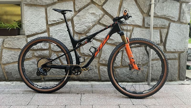 KTM Scarp 2022 XL (10,3kg) + Nová kola Mavic Crossmax SL ultimate v ceně