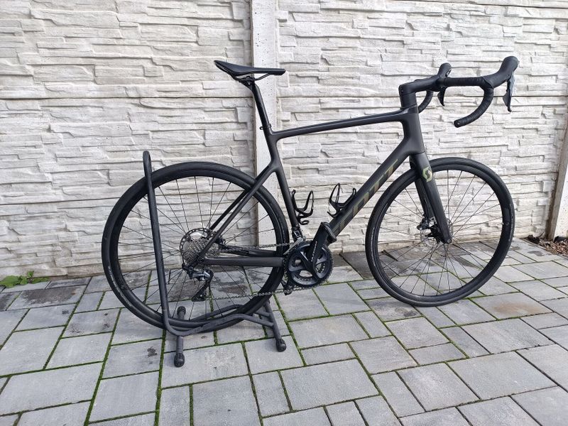 Scott addict 20 Ultegra disc < 1000 km