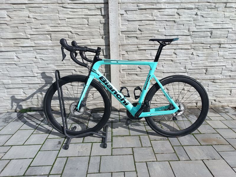 Bianchi aria Ultegra disc - karbonová kola 