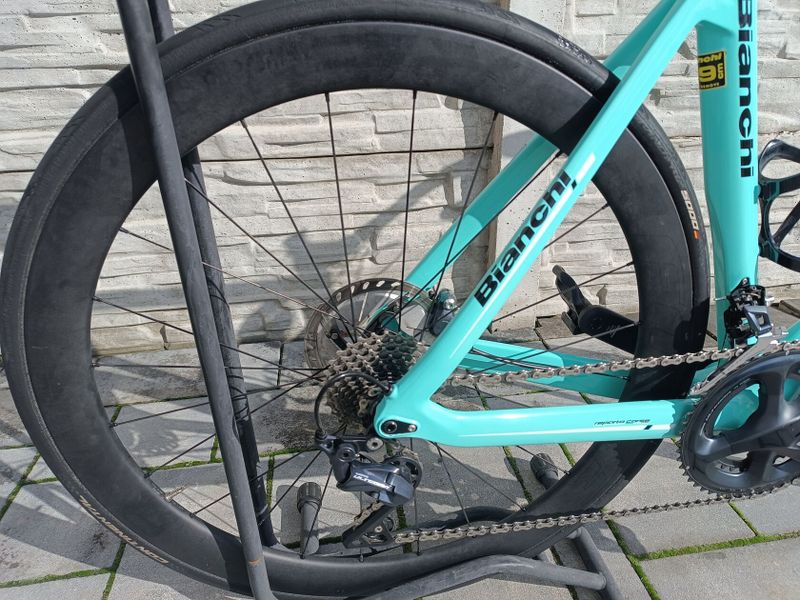 Bianchi aria Ultegra disc - karbonová kola 