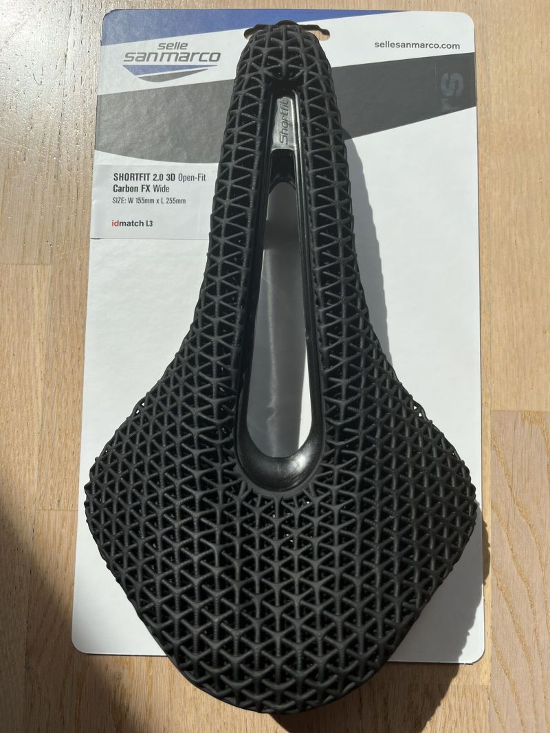 Prodám nové sedlo Selle San Marco Shortfit 2.0 3D Open-Fit Carbon FX, šíře 155 mm