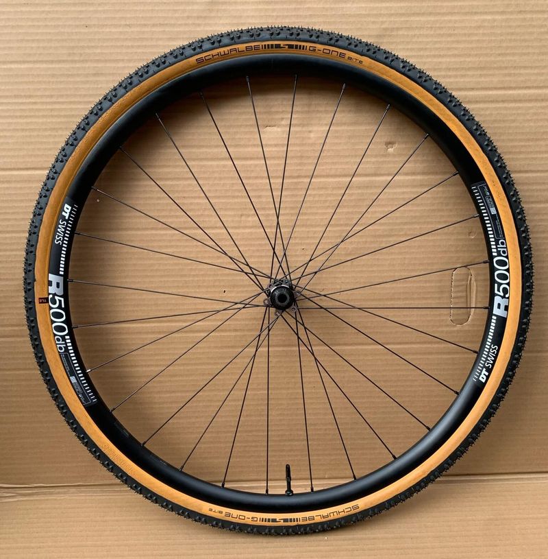 Gravel kola DT SWISS Disc, NOVATEC 411+412 SP + pláště SCHWALBE G-ONE TLE 40-622