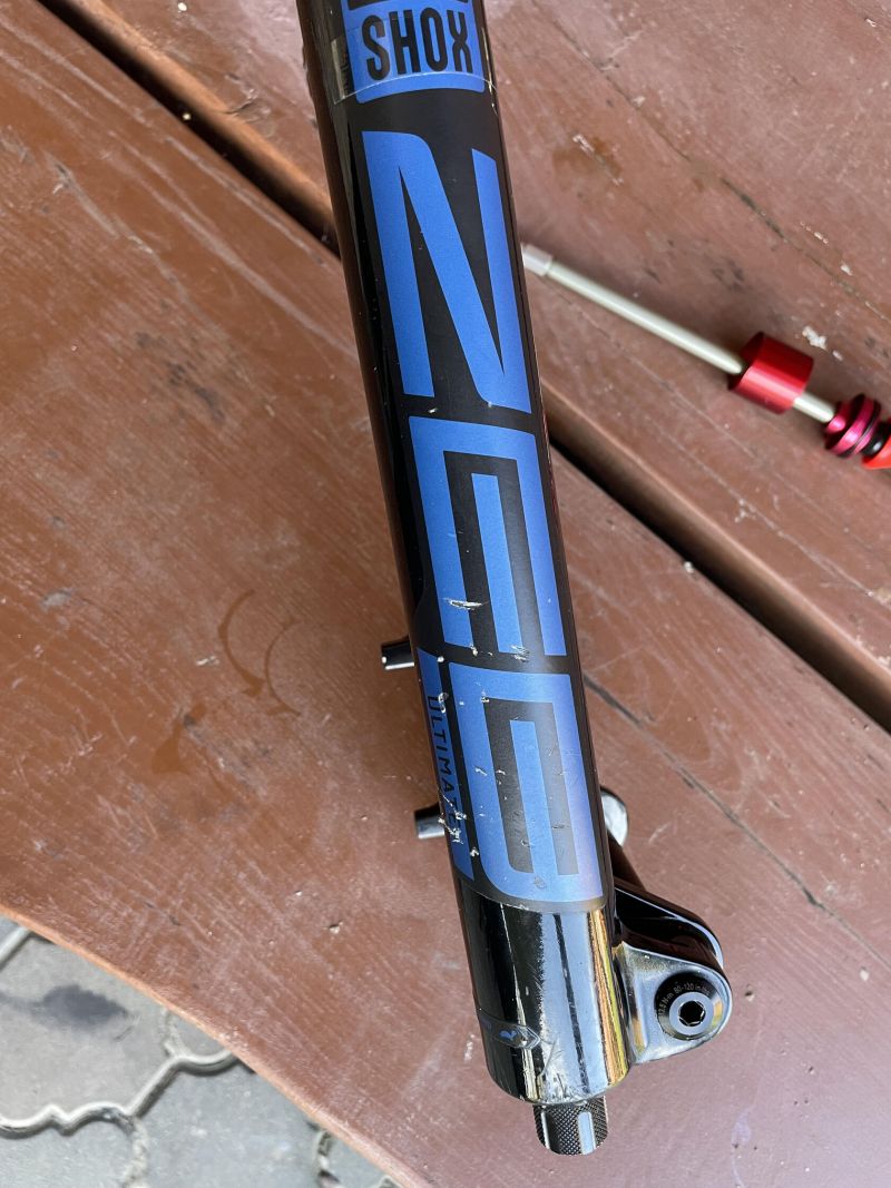 ROCKSHOX ZEB ULTIMATE 3.0, 180/160 mm