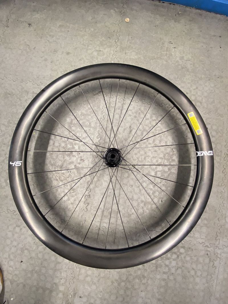 Zapletená kola ENVE Foundation 45 mm Disc