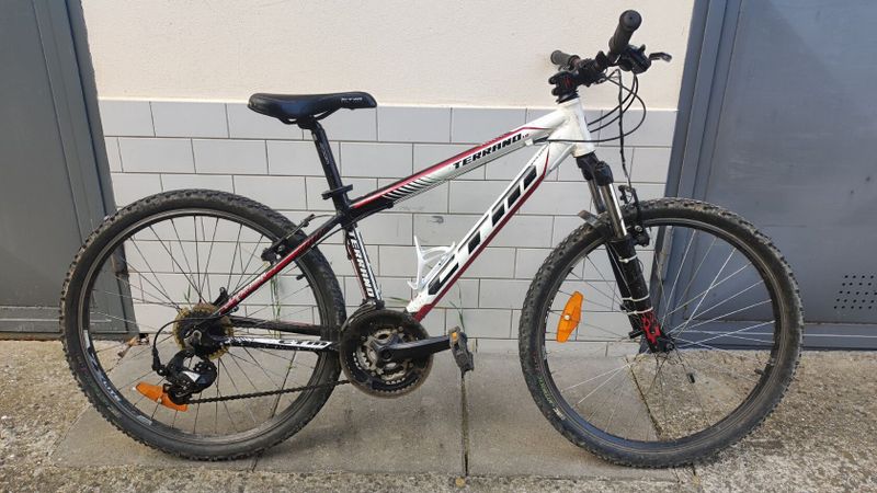 Specialized Hardrock Sport S 26" + CTM Terrano I S 26"