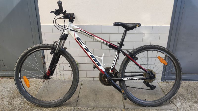 Specialized Hardrock Sport S 26" + CTM Terrano I S 26"