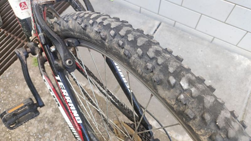 Specialized Hardrock Sport S 26" + CTM Terrano I S 26"