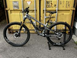 Celoodpružené kolo Pivot Trail 429 Enduro PRO X01 - Silver Metallic, vel. L