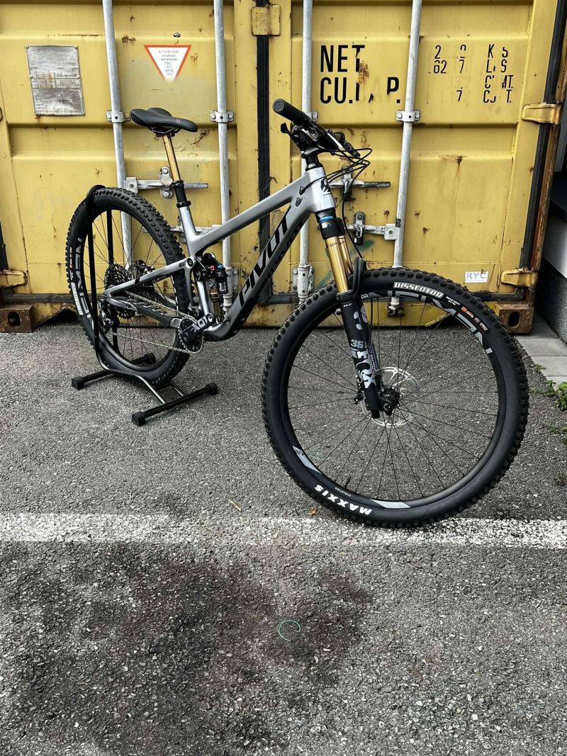 Celoodpružené kolo Pivot Trail 429 Enduro PRO X01 - Silver Metallic, vel. L