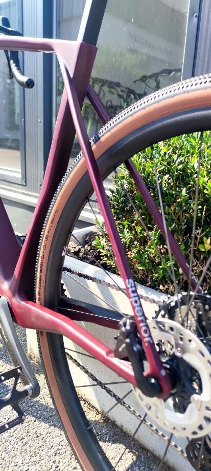 Prodám gravel kolo značky SUPERIOR X-ROAD 9.7 GR Matte Carbon Berry, vel. 54cm (M) 