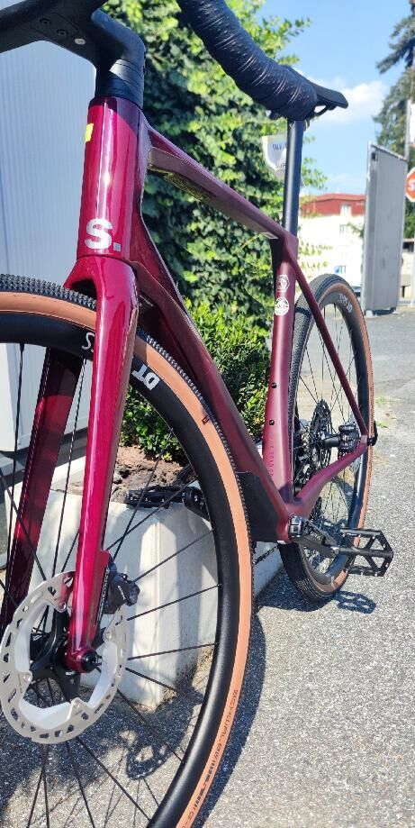 Prodám gravel kolo značky SUPERIOR X-ROAD 9.7 GR Matte Carbon Berry, vel. 54cm (M) 