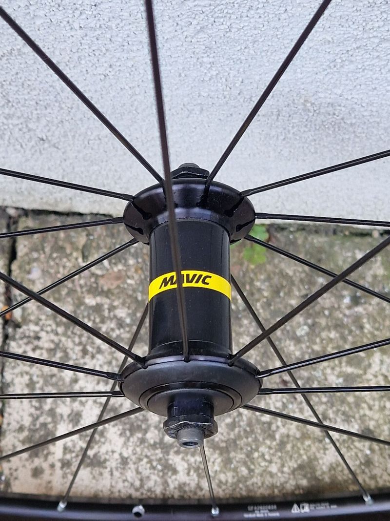 Zapletená kola MAVIC AKSIUM ořech shimano 11s