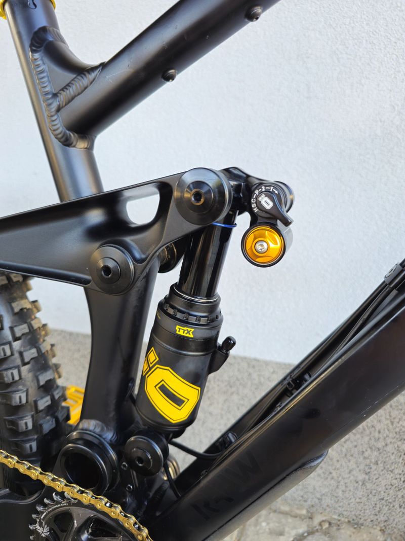 Horské kolo RAAW Madona V2.2 Ohlins AXS 29″ 