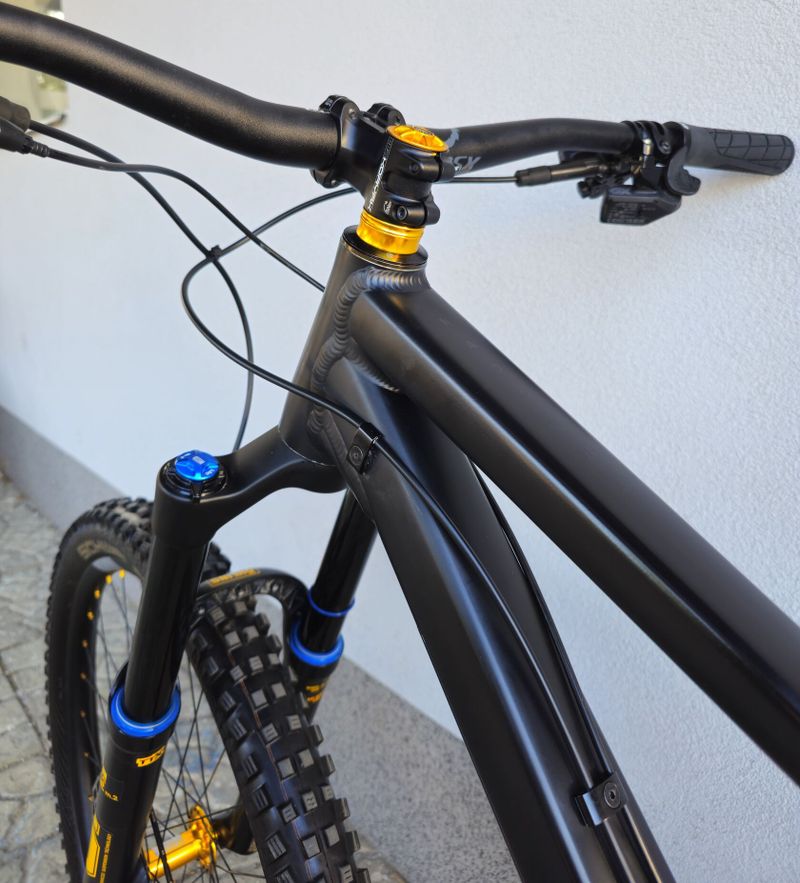 Horské kolo RAAW Madona V2.2 Ohlins AXS 29″ 