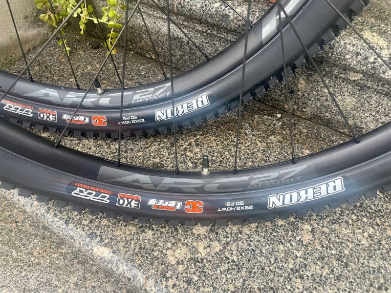 DT Swiss 370 + RF ARC 27 + Maxxis Recon 29x2.4