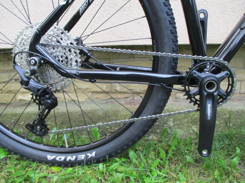 Nové 29" kolo ROZZO BOOST, vzduchová vidlice Suntour Raidon, osazení Shimano Deore 1x12, pevné osy