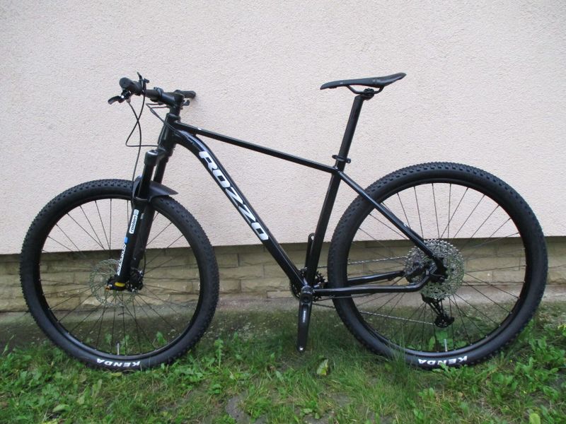 Nové 29" kolo ROZZO BOOST, vzduchová vidlice Suntour Raidon, osazení Shimano Deore 1x12, pevné osy