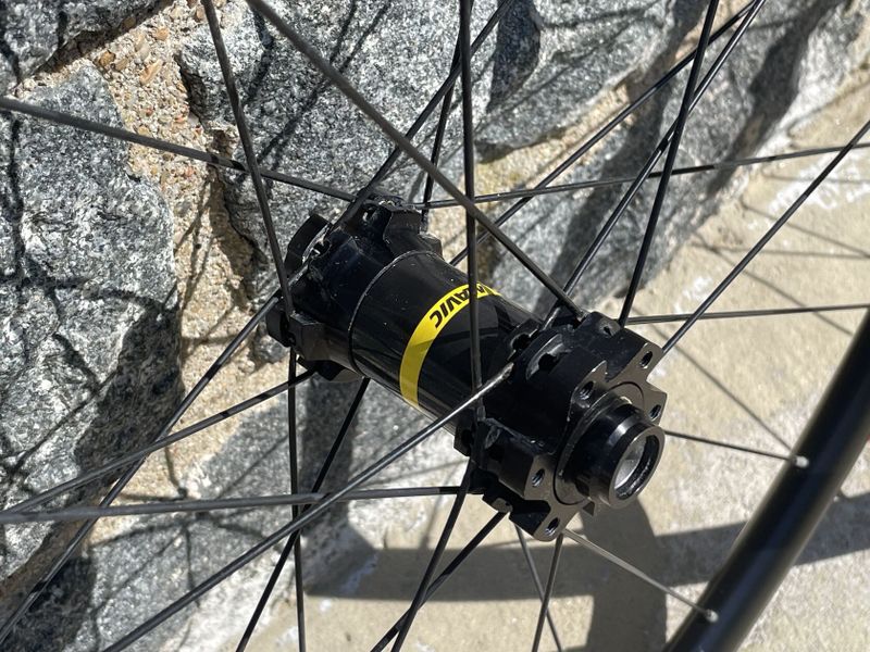 29" Mavic Crossmax Boost, lehká, zadni naboj na opravu