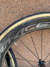 DURA-ACE WH-R9170 C60 - ZAPLETENÁ KARBONOVÁ KOTOUČOVÁ GALUSKOVÁ KOLA