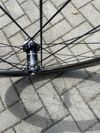 DURA-ACE WH-R9170 C60 - ZAPLETENÁ KARBONOVÁ KOTOUČOVÁ GALUSKOVÁ KOLA