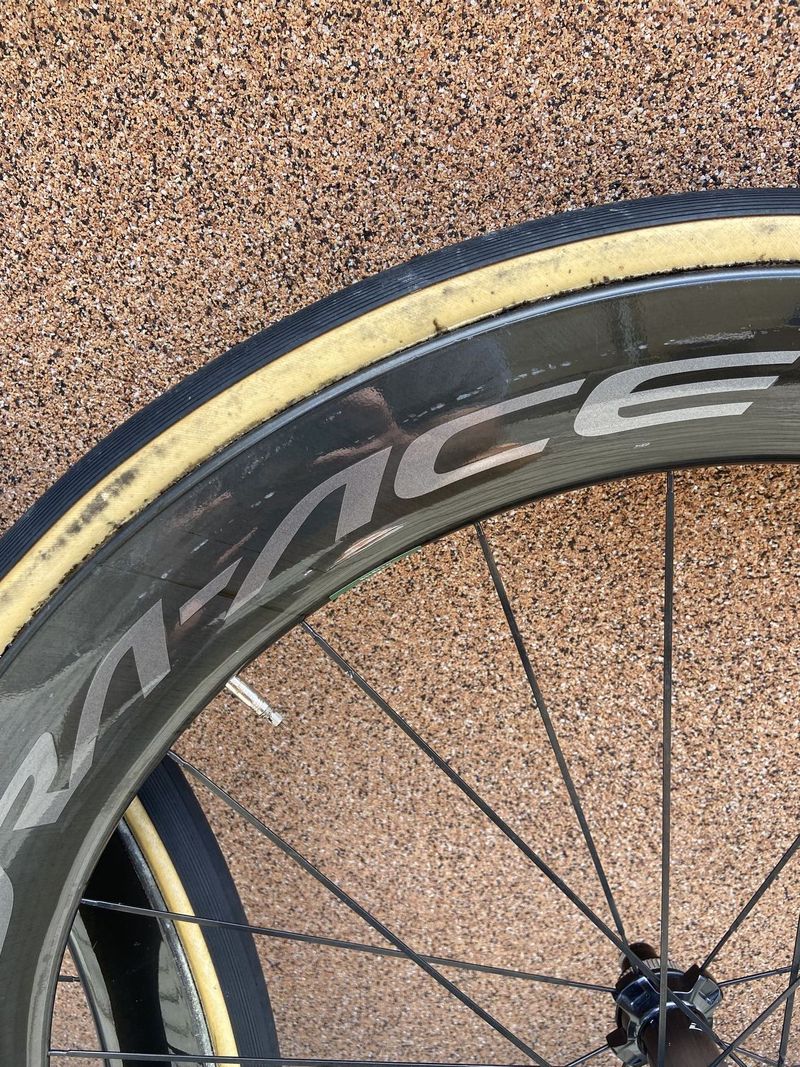 DURA-ACE WH-R9170 C60 - ZAPLETENÁ KARBONOVÁ KOTOUČOVÁ GALUSKOVÁ KOLA