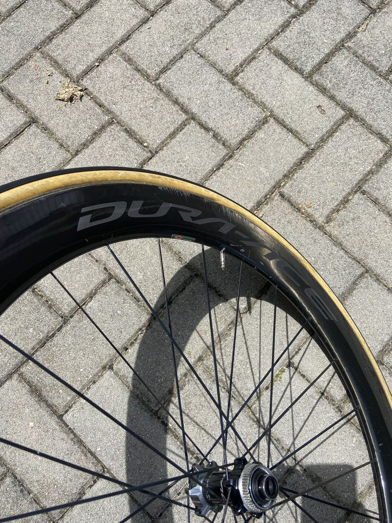 DURA-ACE WH-R9170 C60 - ZAPLETENÁ KARBONOVÁ KOTOUČOVÁ GALUSKOVÁ KOLA