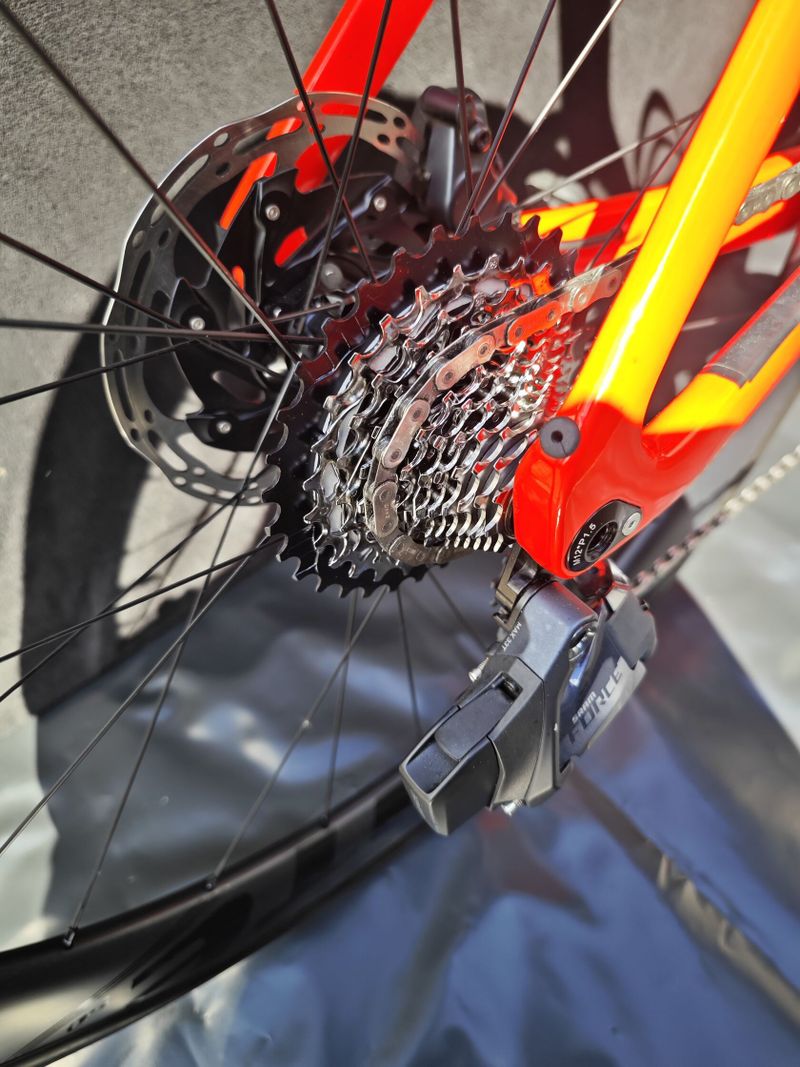 Silniční kolo QM R20 SRAM Force eTap AX'S 