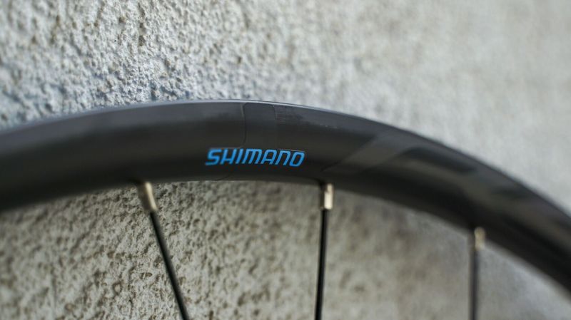 nové zapletené přední kolo Shimano R5