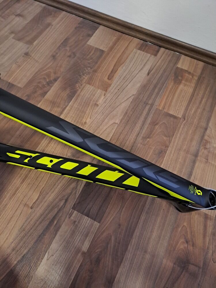 Nový karbonový rám SCOTT SCALE 900 RC / 29er / tepered / velikosti M a XL / i oranžové provedení