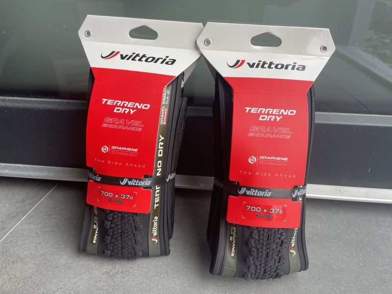 Gravel pláště Vittoria Terreno Dry 37mm