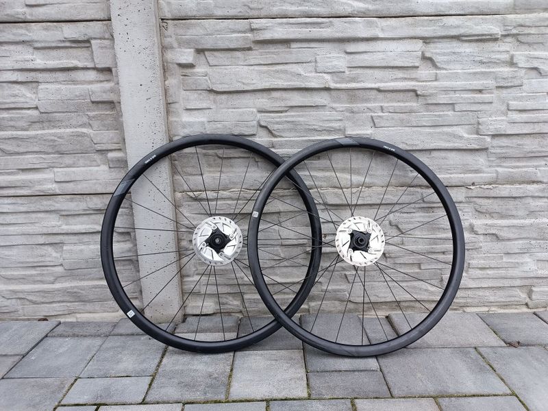 Giant slr1 30 mm tubeless disc 