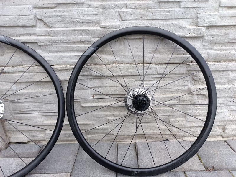 Giant slr1 30 mm tubeless disc 