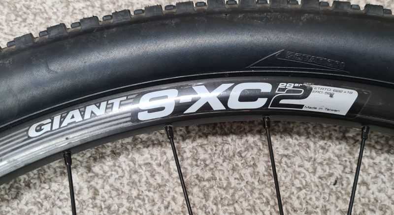 Kola Giant S-XC2 29" - zadní RU 135mm, přední 15x100mm