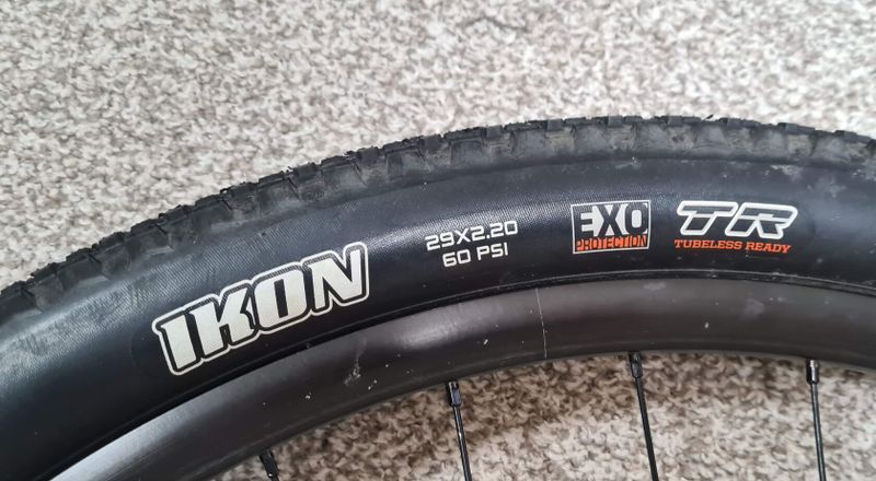 Kola Giant S-XC2 29" - zadní RU 135mm, přední 15x100mm